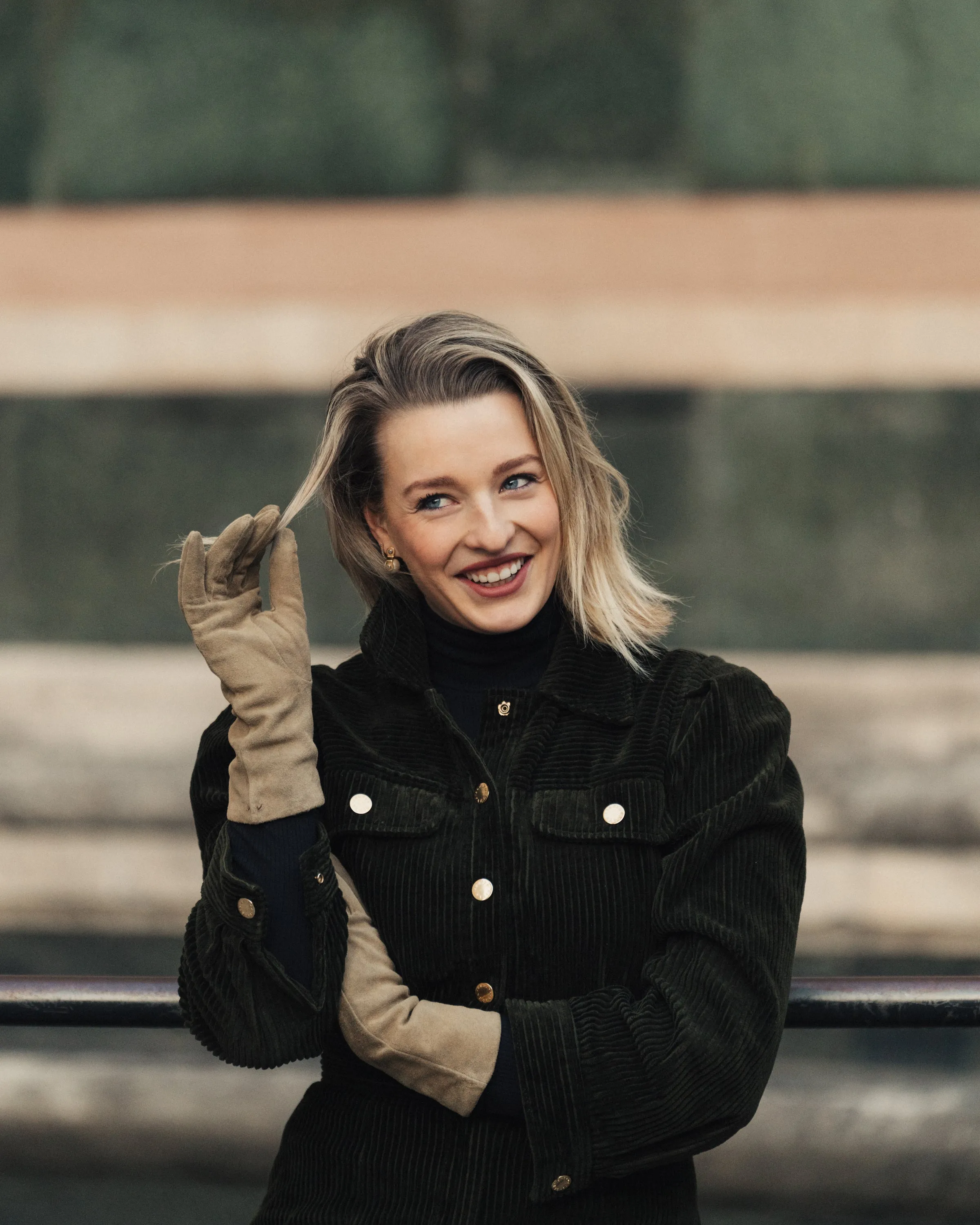 Ladies Gloves from Beige Goatskin Lined with Cashmere