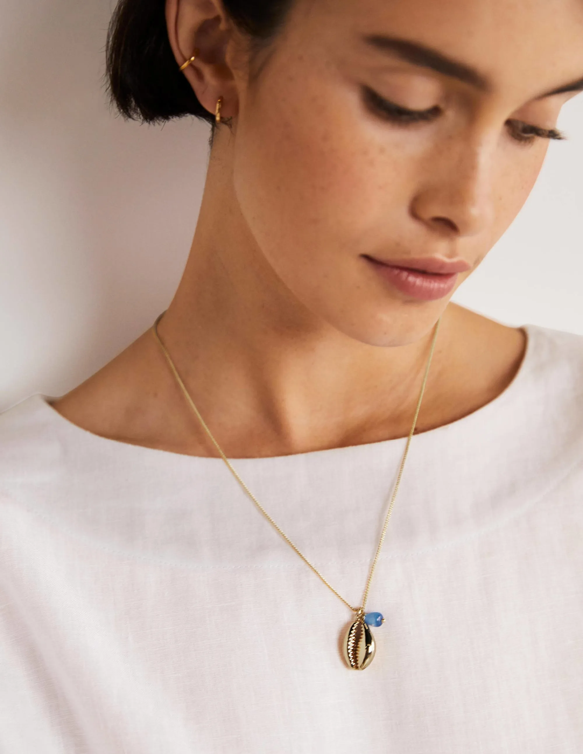 Shell Pendant Necklace-Gold/Blue